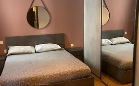 Airport Accommodation Bedroom With Your Own Private Bathroom Self Check In And Self Check Out Air-Condition Included